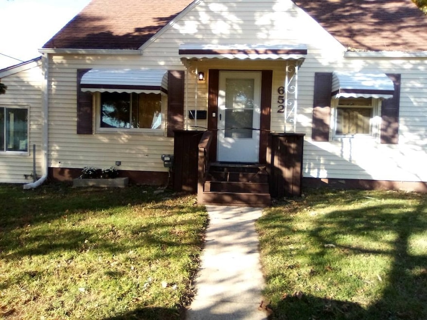 652 Huron St, Flint, MI 48507 - photo 1