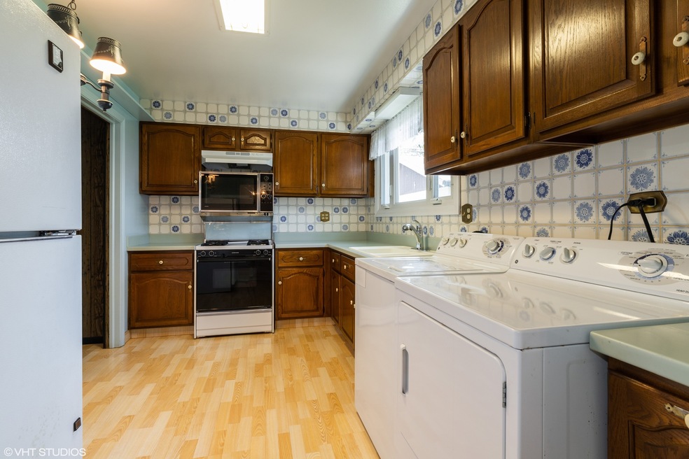 673 E Thacker St, Des Plaines, IL 60016 - photo 1