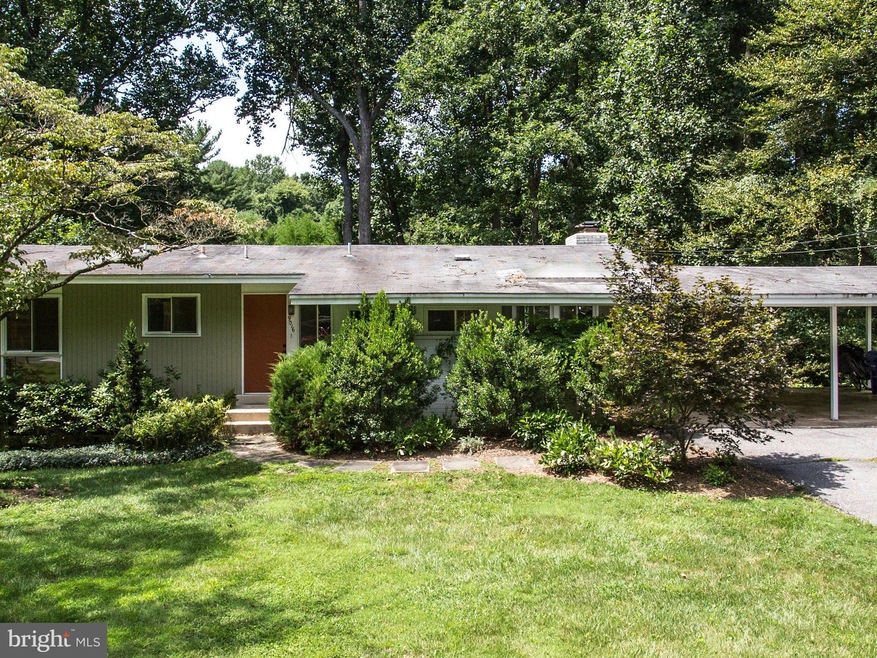 9016 Honeybee Ln, Bethesda, MD 20817 - photo 1