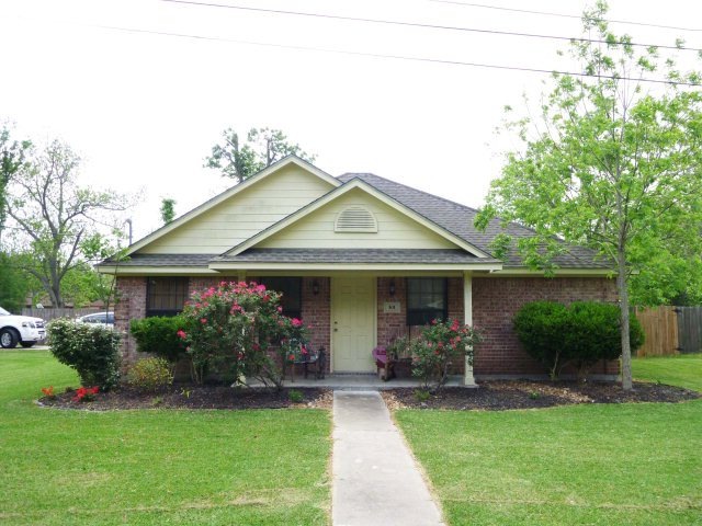 301 Travis St, Brazoria, TX 77422 - photo 1