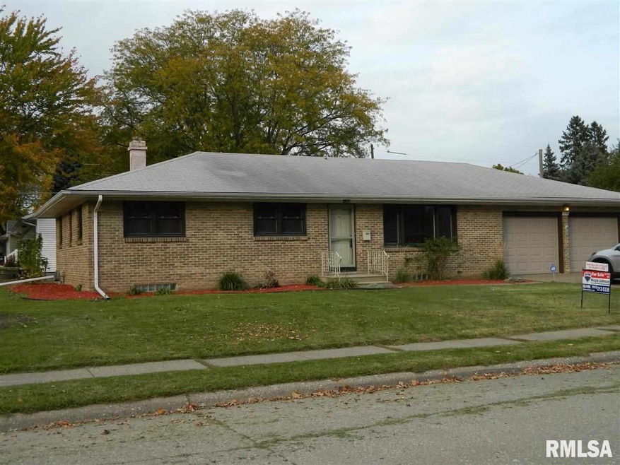 1736 W 37th St, Davenport, IA 52806 - photo 1