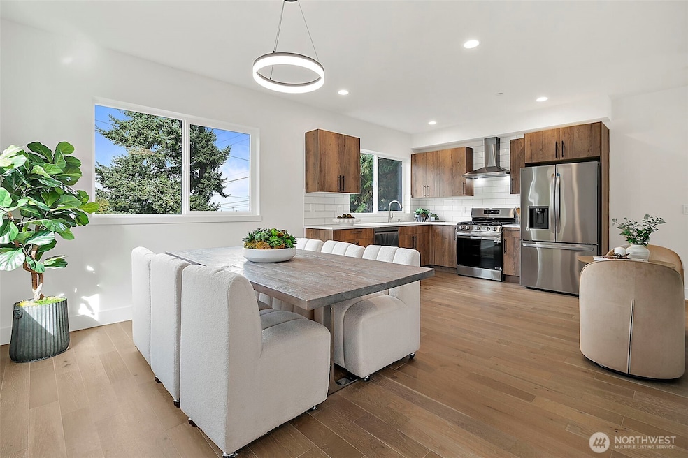 Pending $699,950 • Co-Listing Agent