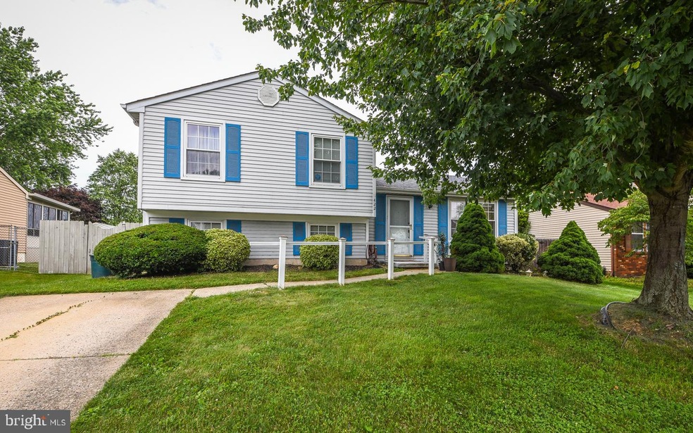 422 Musket Dr, Morrisville, PA 19067 - photo 1