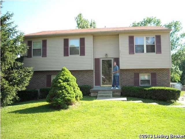 8801 Lantana Dr, Louisville, KY 40229 - photo 1