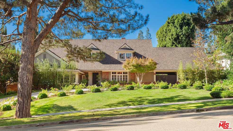 723 N Sierra Dr, Beverly Hills, CA 90210 - photo 1