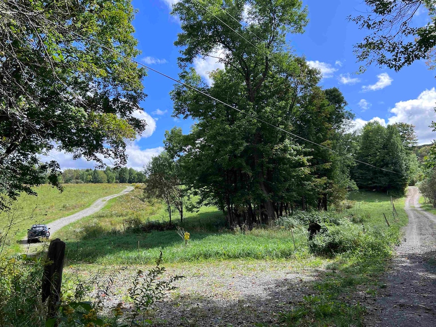 #825 driveway off town road