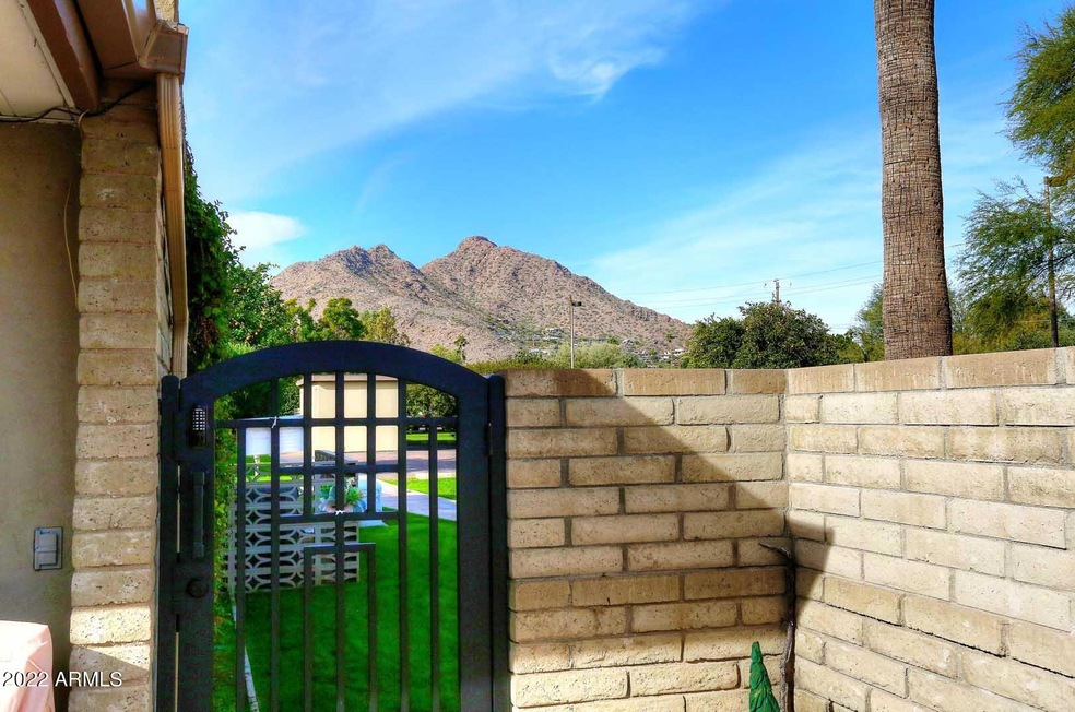 Patio-Camelback Mountain View