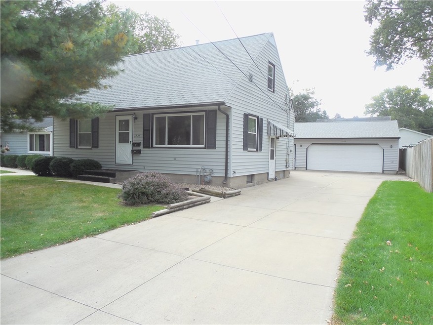 Adorable 1.5 story home in great neighborhood. Exc