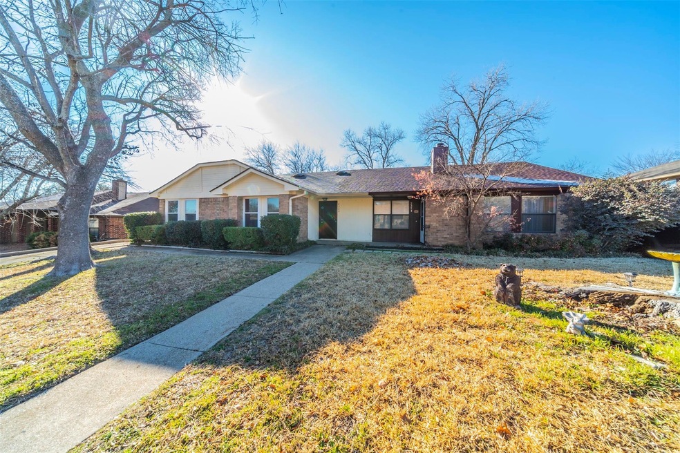 2328 Chestnut Way, Bedford, TX 76022 - photo 1