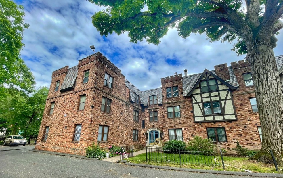 16 Townley St unit B3, Hartford, CT 06105 - photo 1