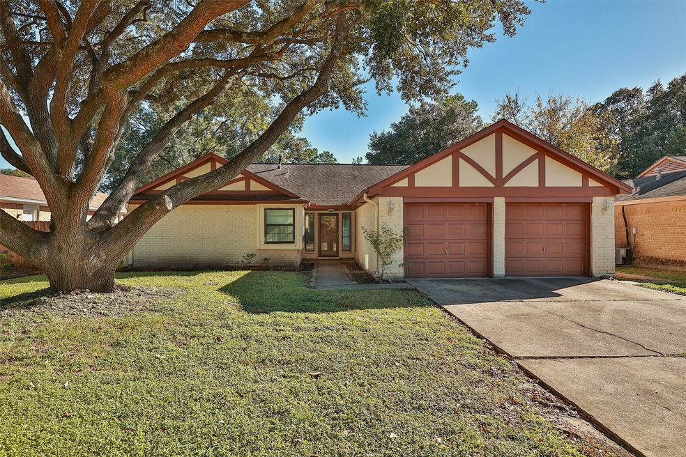 6119 Elkwood Forest Dr, Houston, TX 77088 - photo 1