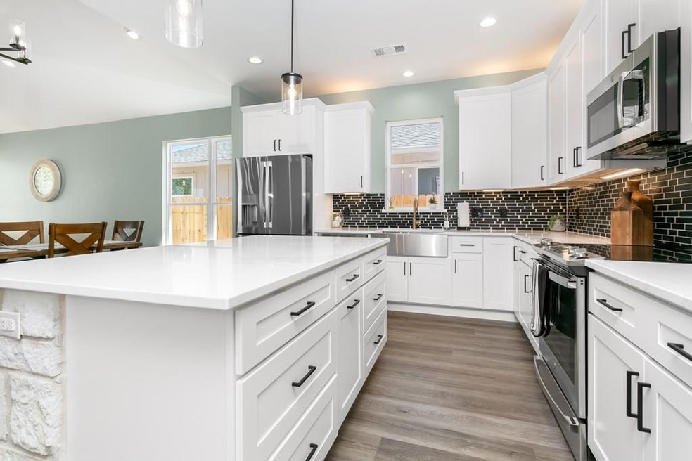 701 Cirrus Ln, Fredericksburg, TX 78624 - photo 1