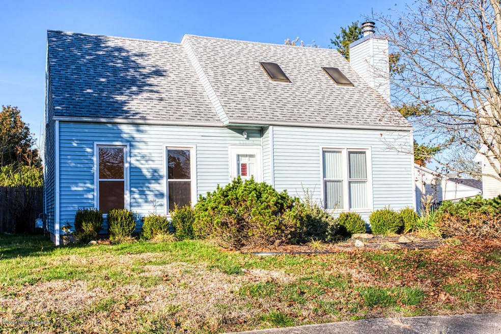 6913 Beard Ct, Louisville, KY 40228 - photo 1