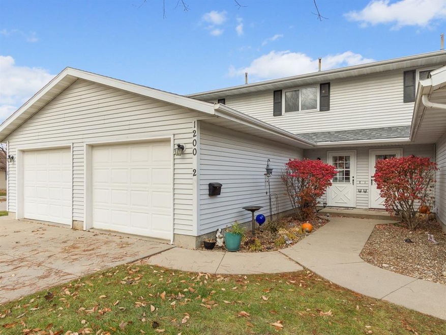 1200 Daleview Dr unit 2, Marion, IA 52302 - photo 1