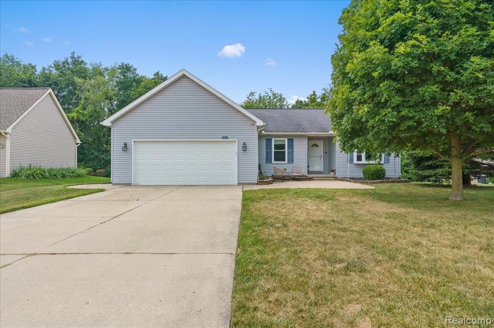 1431 Ashwood Ln unit 31, Howell, MI 48843 - photo 1