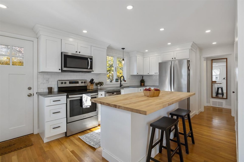 32 Hall Ct, Portsmouth, NH 03801 - photo 1