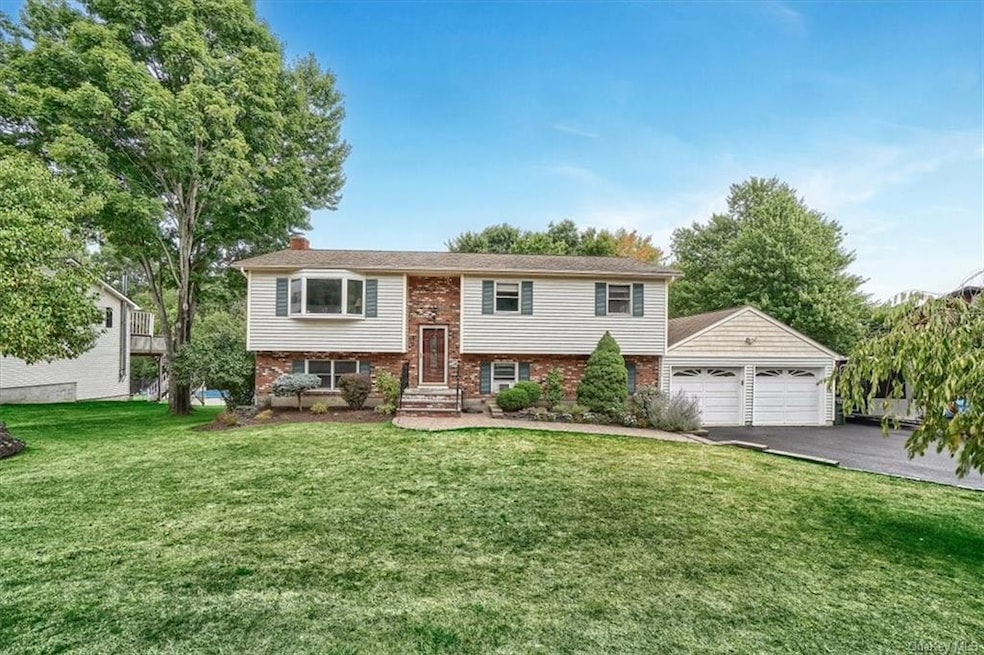 153 Barnes Rd, Washingtonville, NY 10992 - photo 1