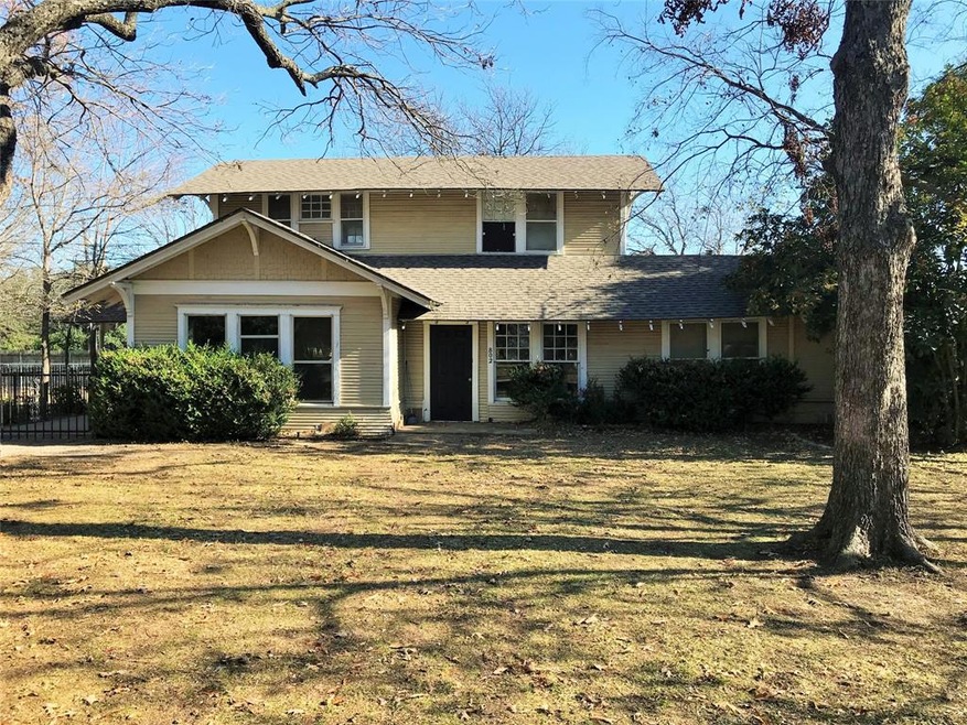 802 S Paris St, Ennis, TX 75119 - photo 1