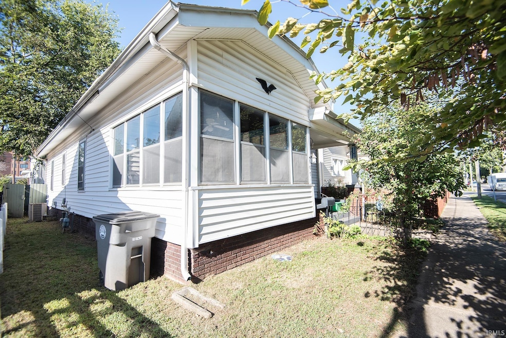 607 Barnett St, Vincennes, IN 47591 - photo 1