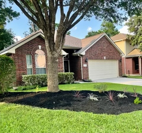 103 W Spindle Tree Cir, the Woodlands, TX 77382 - photo 1