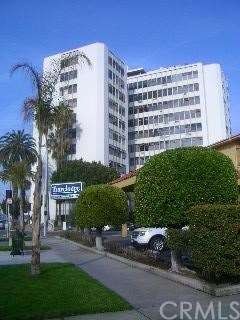 Royal Palms Building includes on-site management 