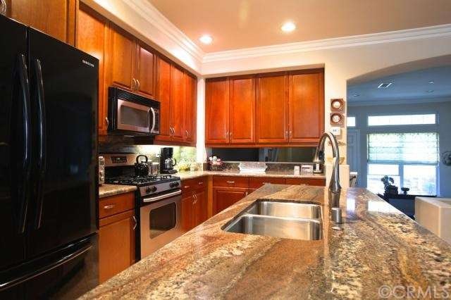 Welcome to 11056 Maple...an entertainers delight!