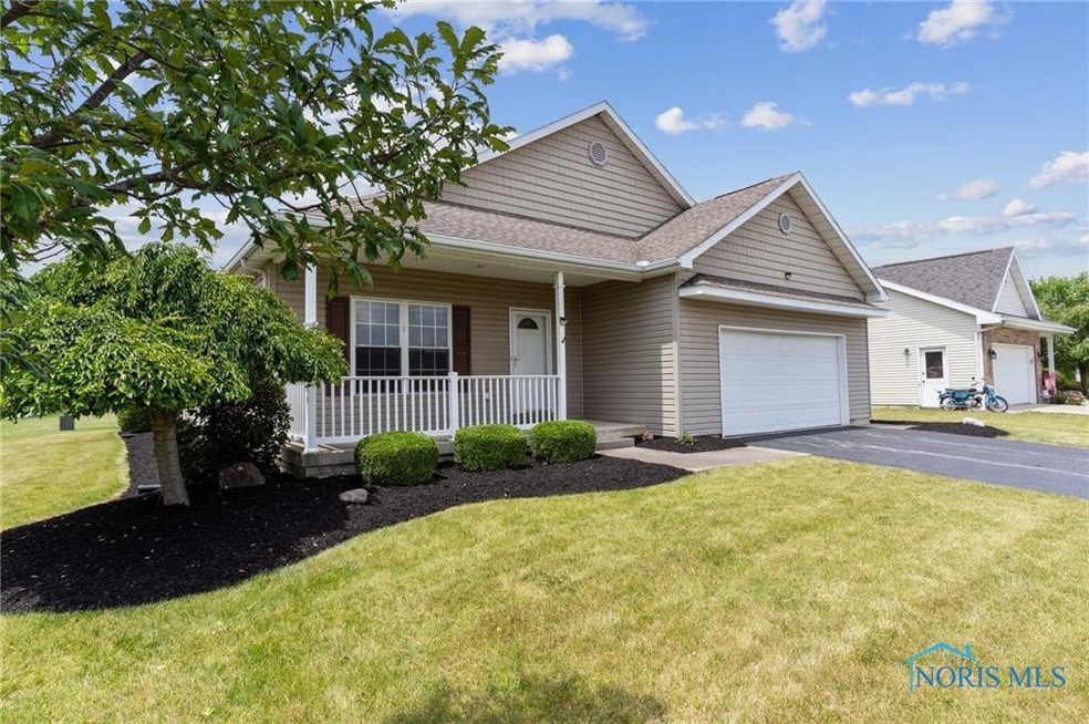 820 Colt Dr, Findlay, OH 45840 - photo 1