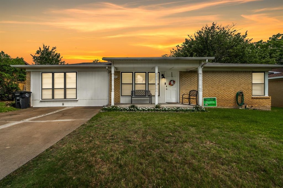 1014 Marengo St, Cleburne, TX 76033 - photo 1