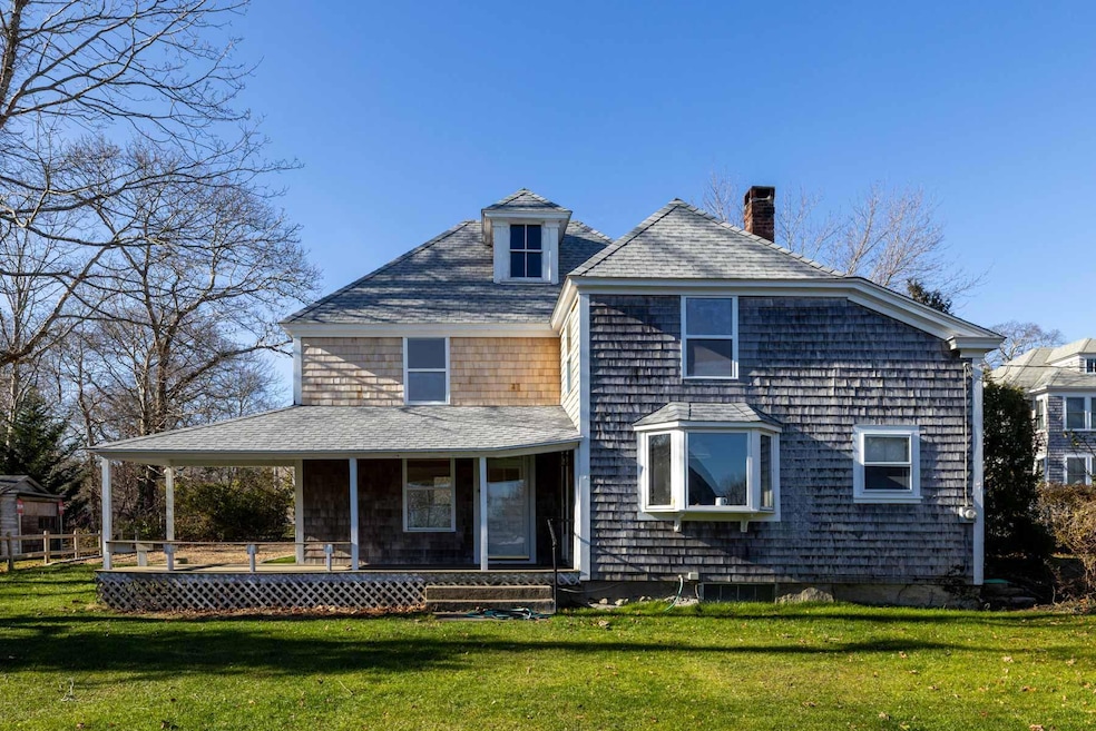 26 Daggett Ave, Vineyard Haven, MA 02568 - photo 1