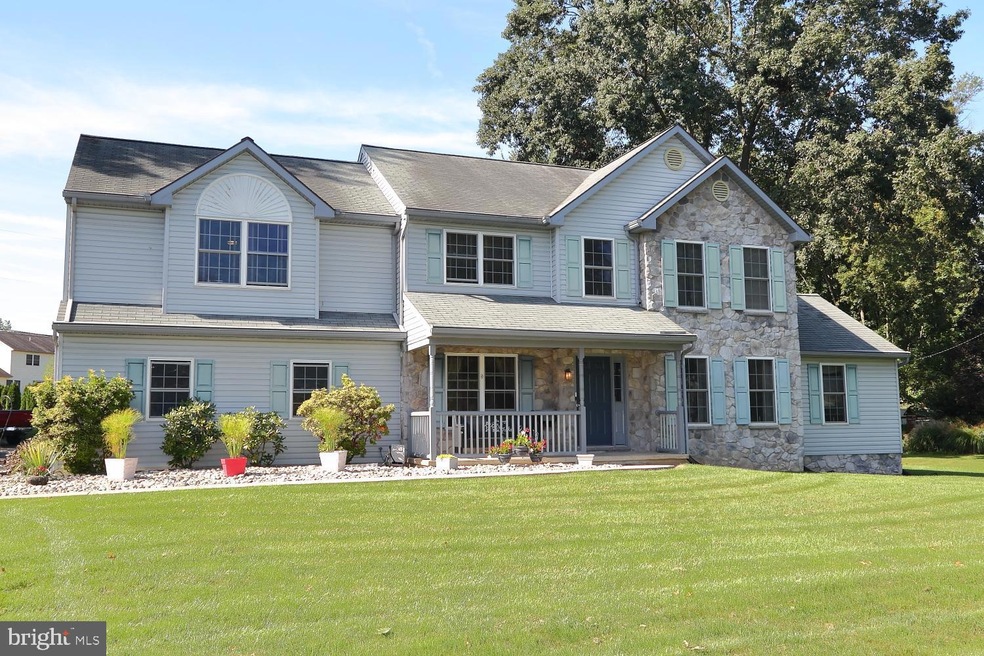 250 Park Ave, Mount Joy, PA 17552 - photo 1