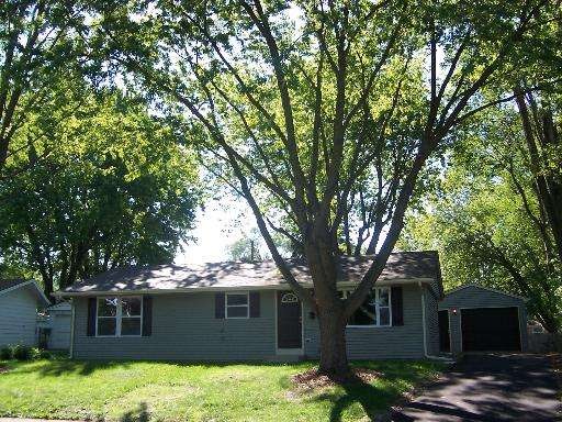 402 Amarillo Ct, Carpentersville, IL 60110 - photo 1