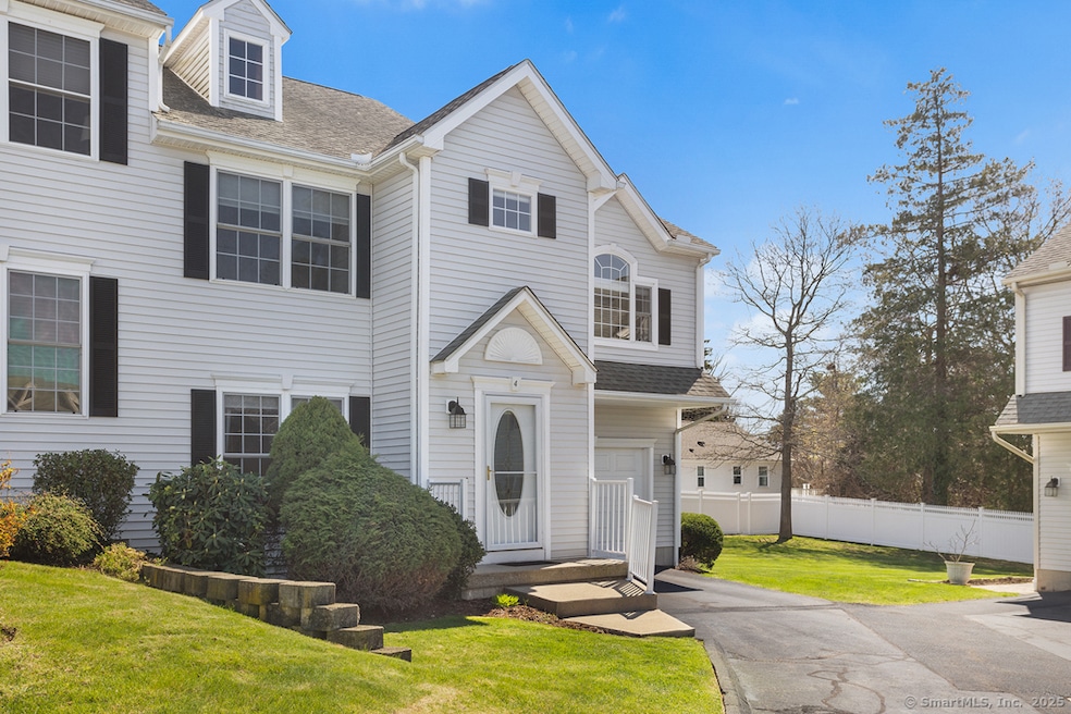 92 Rogers St unit 4, Branford, CT 06405 - photo 1