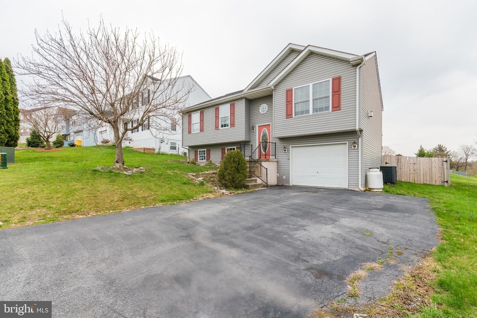 60 Mercedes Dr, Martinsburg, WV 25404 - photo 1