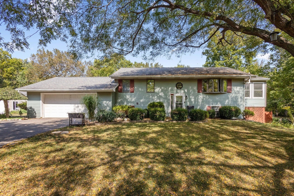 7565 E Spicerville Hwy, Eaton Rapids, MI 48827 - photo 1