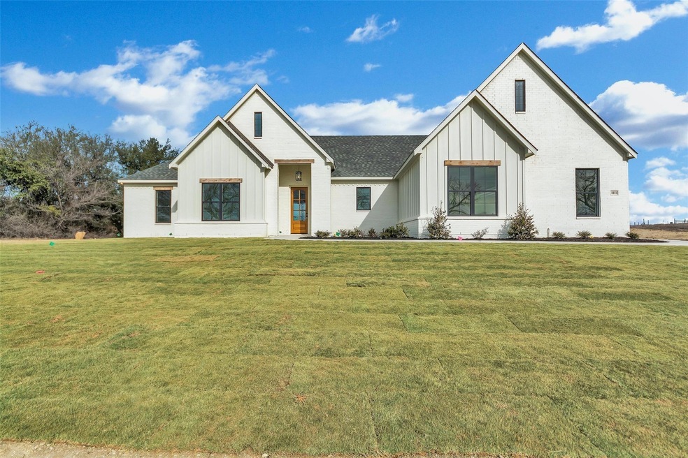 1011 Twin Creeks Dr, Weatherford, TX 76088 - photo 1