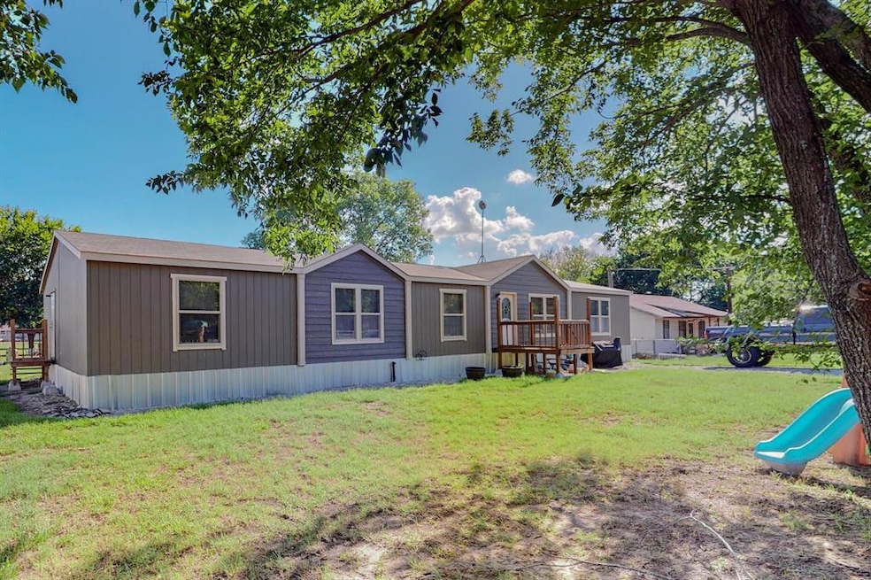 1044 Meadow Oaks St, Azle, TX 76020 - photo 1