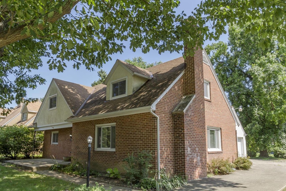 2725 Wellesley Rd 01