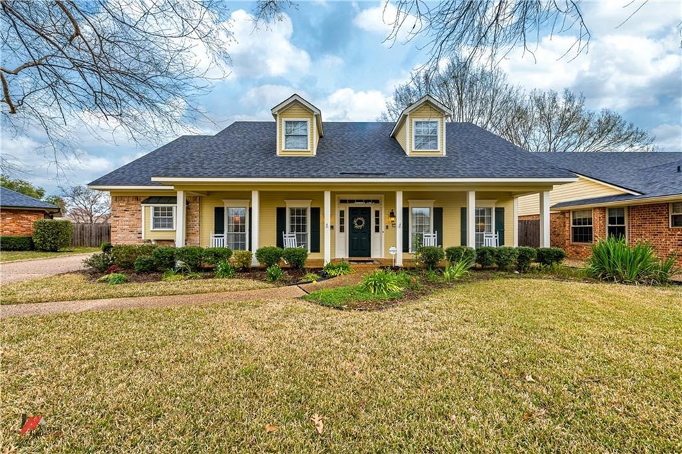 Look at that awesome front porch!