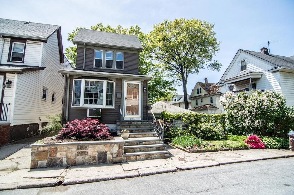 108 Delafield Place, Staten Island, NY 10310 - photo 1