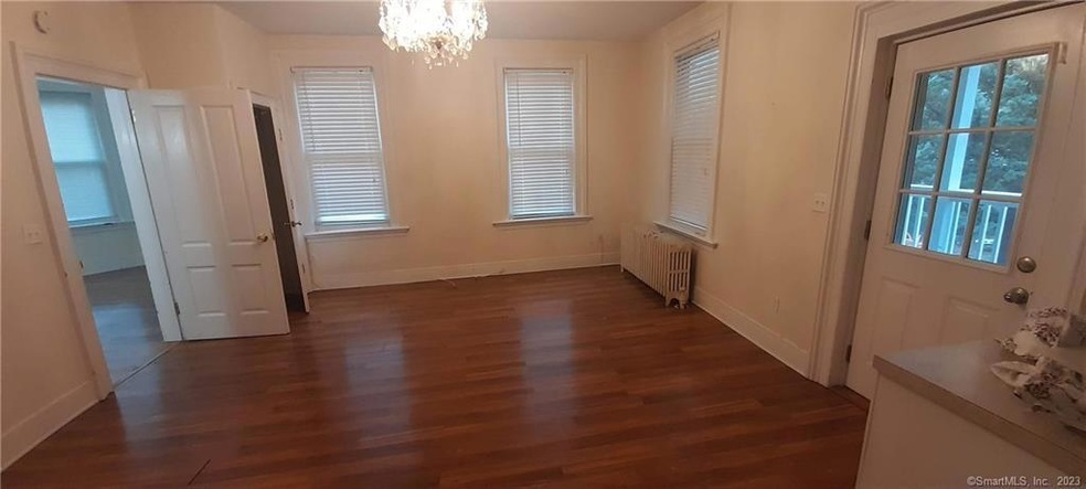 211 Knickerbocker Ave unit 2, Stamford, CT 06907 - photo 1