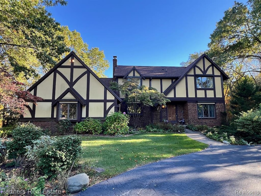 5618 Mountain Rd, Brighton, MI 48116 - photo 1