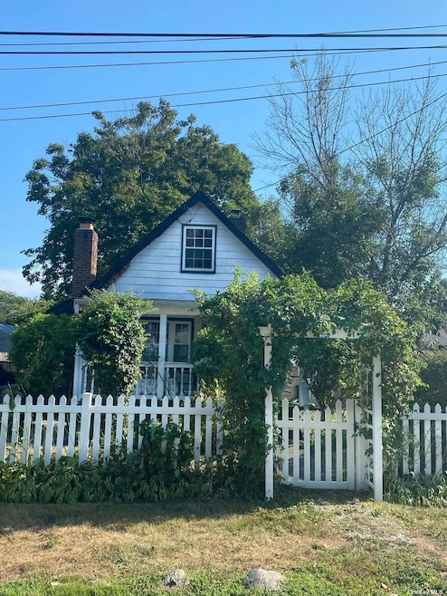 334 Gillette St, Dix Hills, NY 11746 - photo 1