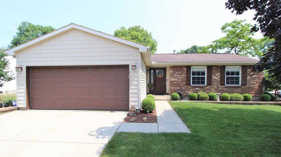 962 Ridenour Rd, Columbus, OH 43230 - photo 1