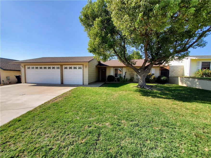Beautiful front entry and well landscaped yard.