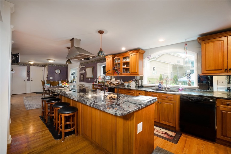 17 Morpheus Dr, Cumberland, RI 02864 - photo 1