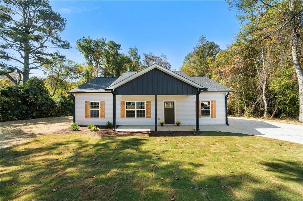 View of front of property featuring a front lawn