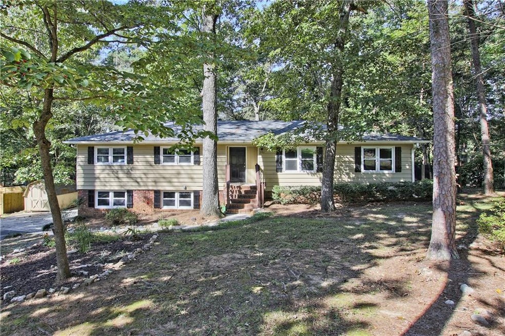 5761 Hillcrest Dr, Acworth, GA 30102 - photo 1