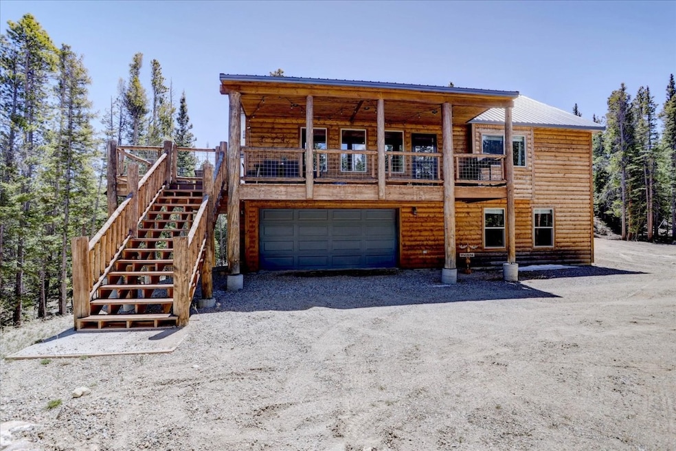 Beautiful Log sided 3 bed 3 bath cabin!