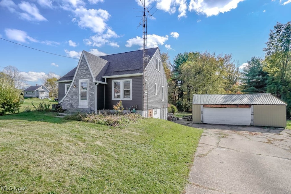 2000 Prairie College St SW, Canton, OH 44706 - photo 1