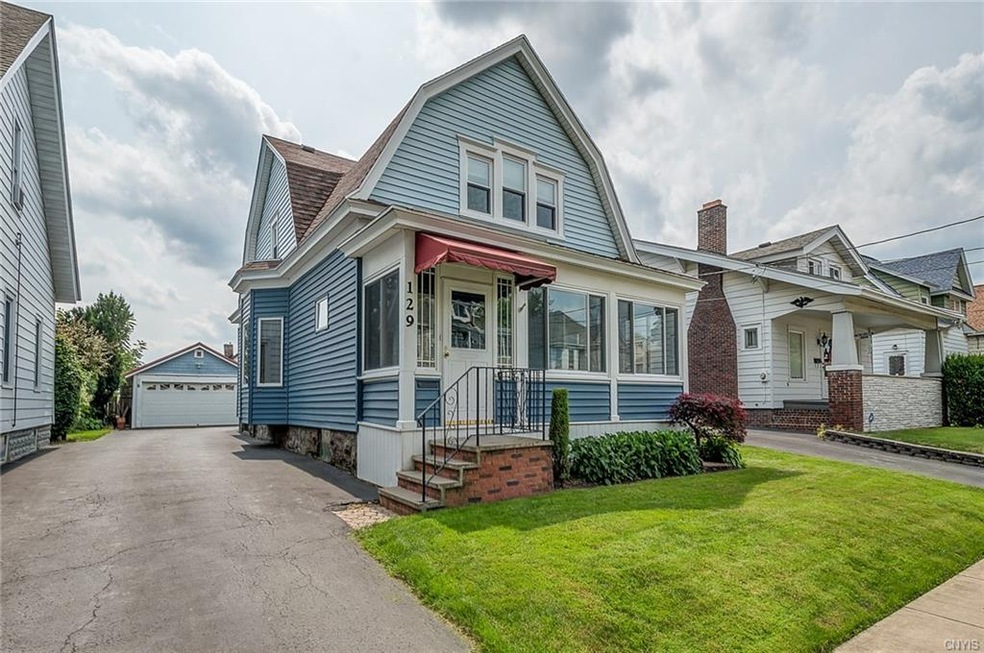 Welcoming Five Bedroom Home!